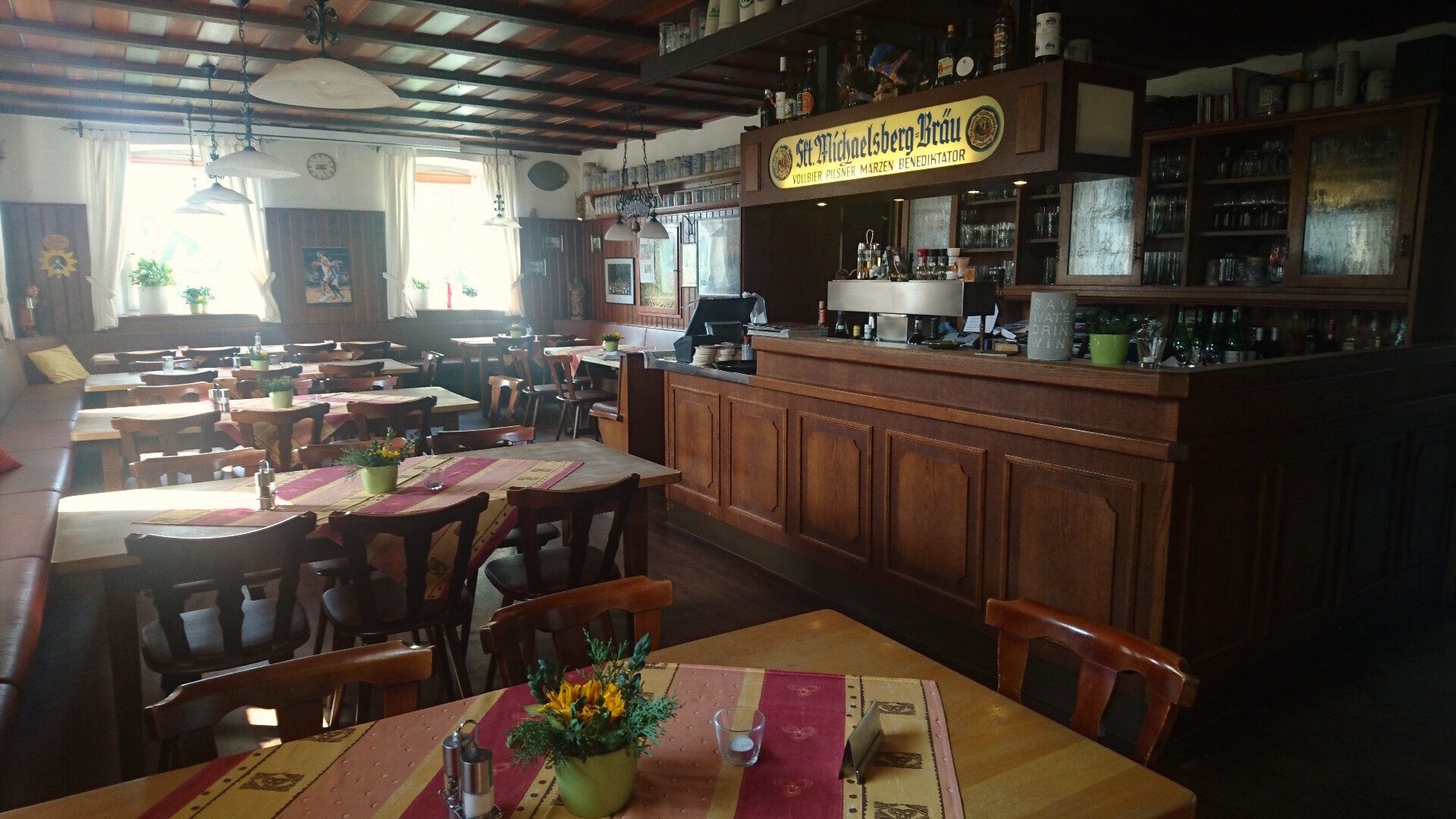 Gaststube und Theke im Landgasthof Heerlein