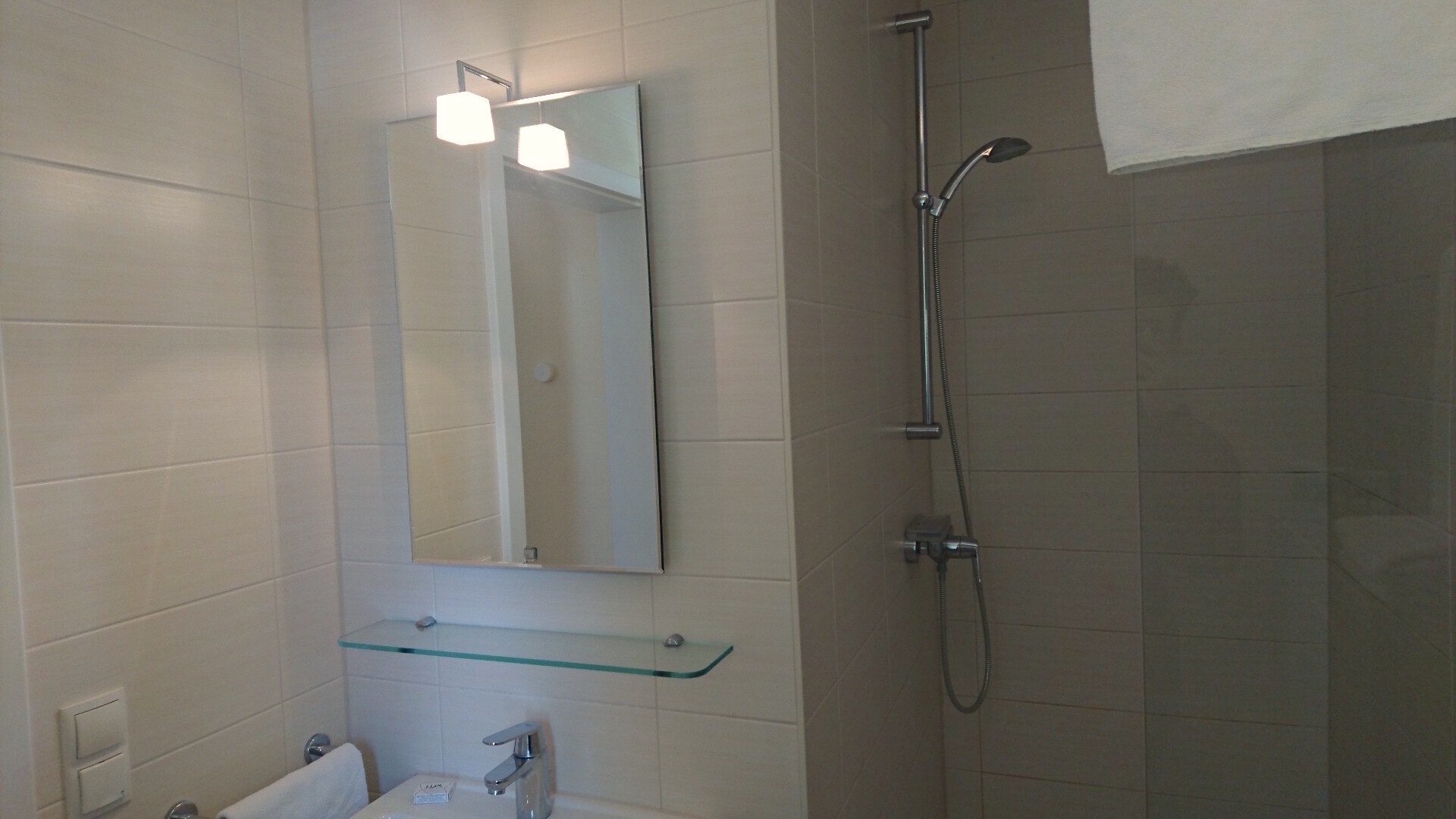 Renoviertes Bad mit Dusche